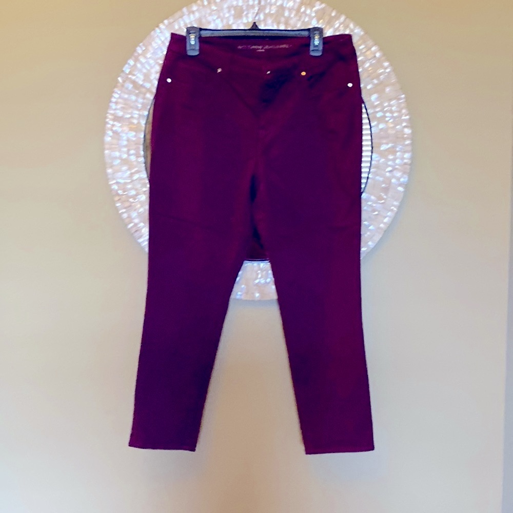 Chicos So Slimming Girlfriend Ankle Jeans Size 1 Never worn. Like brand new